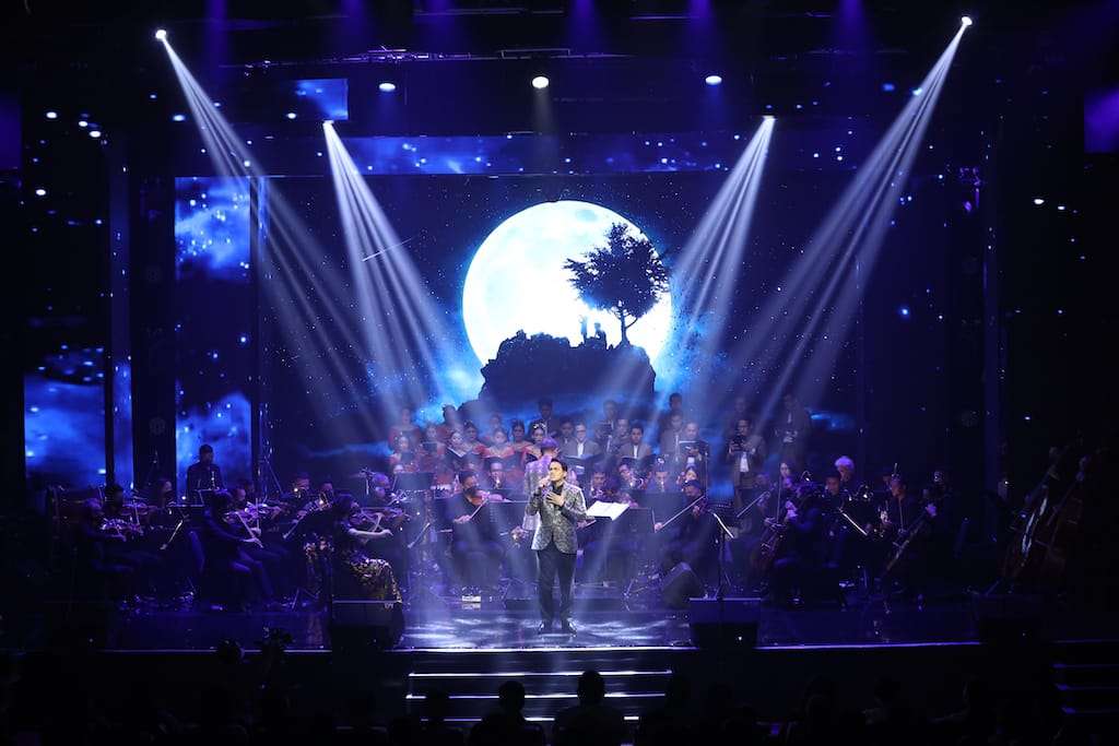 Pecah Konser Simfoni Untuk Bangsa Gandeng Isyana Sarasvati