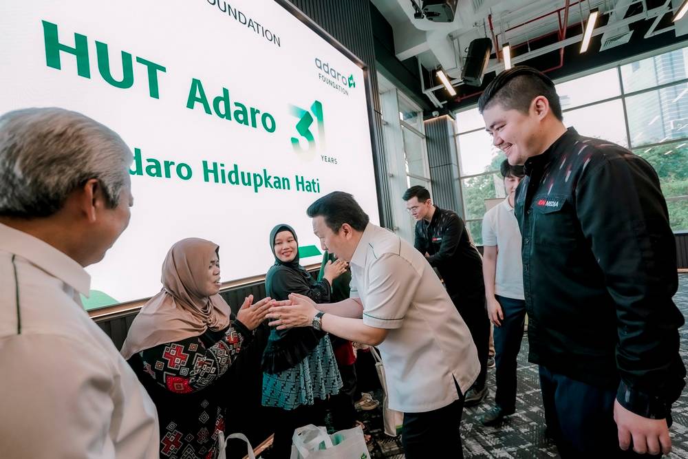 Adaro Hidupkan Hati Berbagi Dua Ribu Paket Sembako