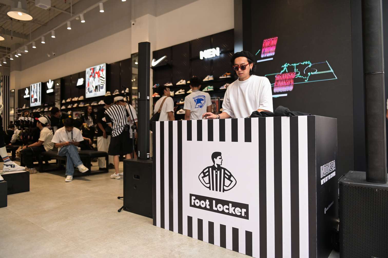 Foot Locker Membuka Gerai Terbaru Di Paris Van Java Bandung