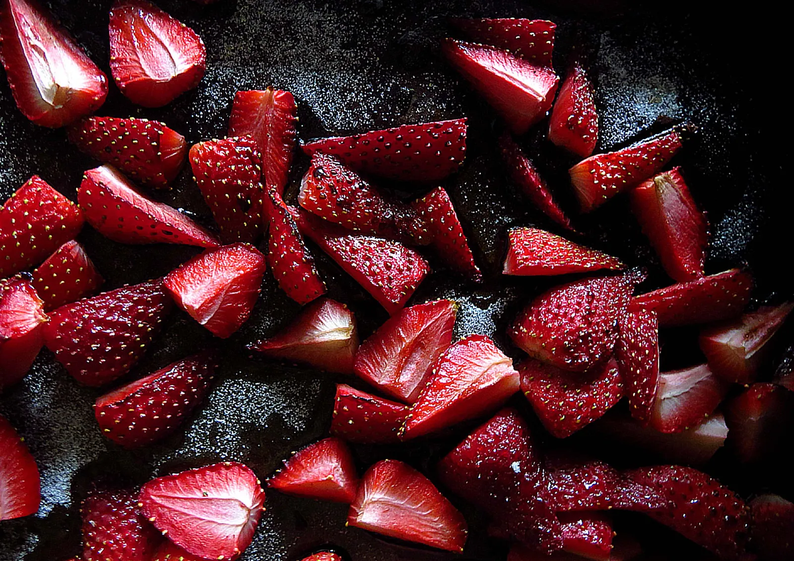 Keajaiban Dibalik Strawberry yang Luar Biasa untuk Kecantikanmu!