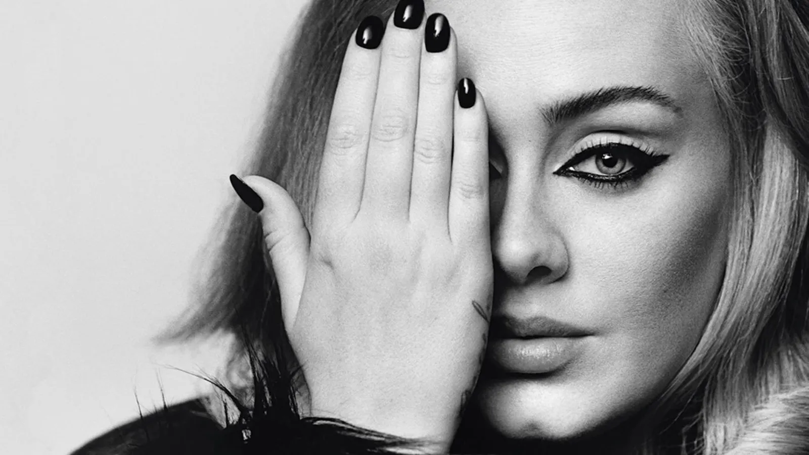Tak Hanya Suara Emasnya, tapi 5 Hal Inilah yang Bikin Kita Kagum pada Adele