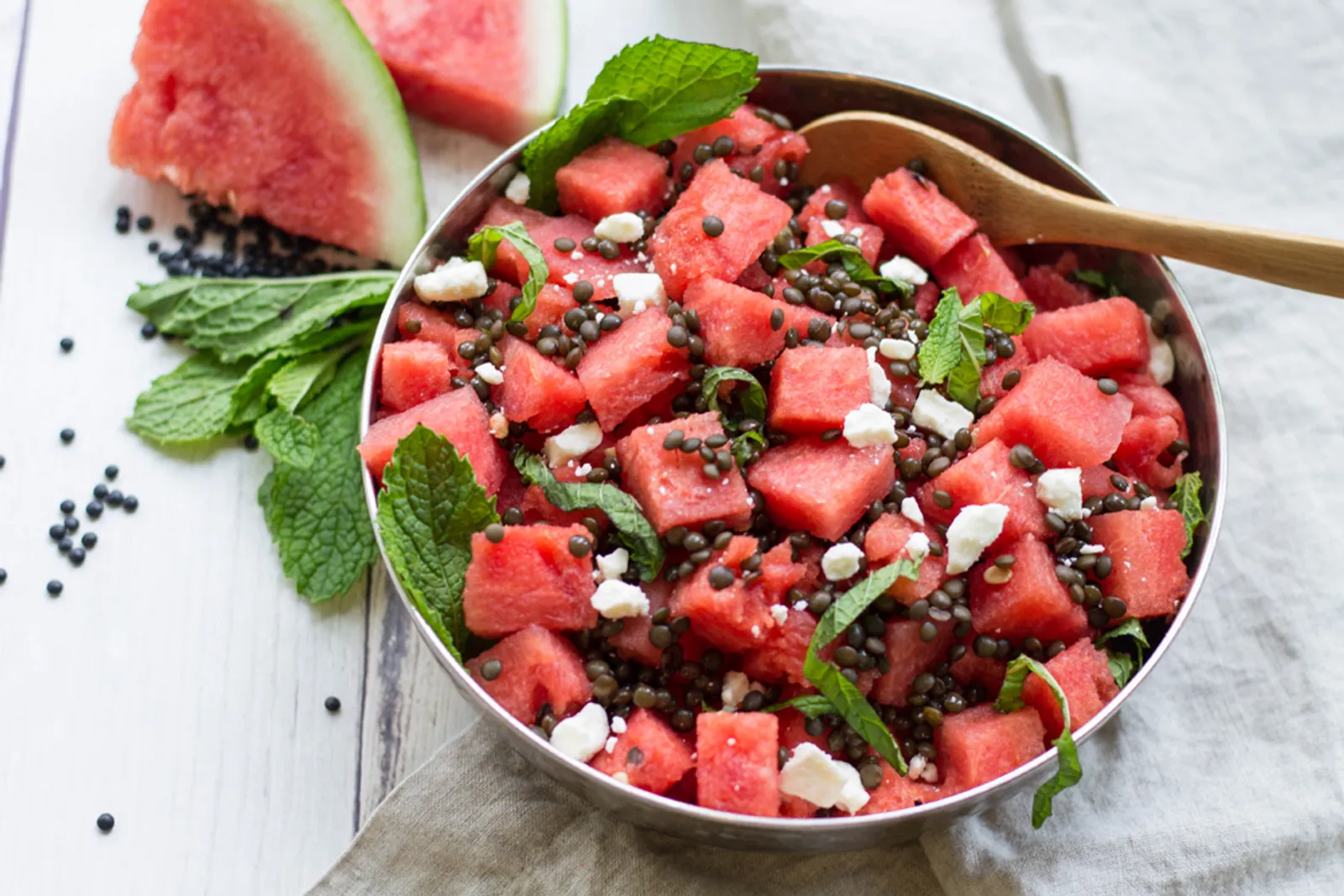 Resep Praktis Membuat Watermelon Salad Yang Sehat dan Menyegarkan
