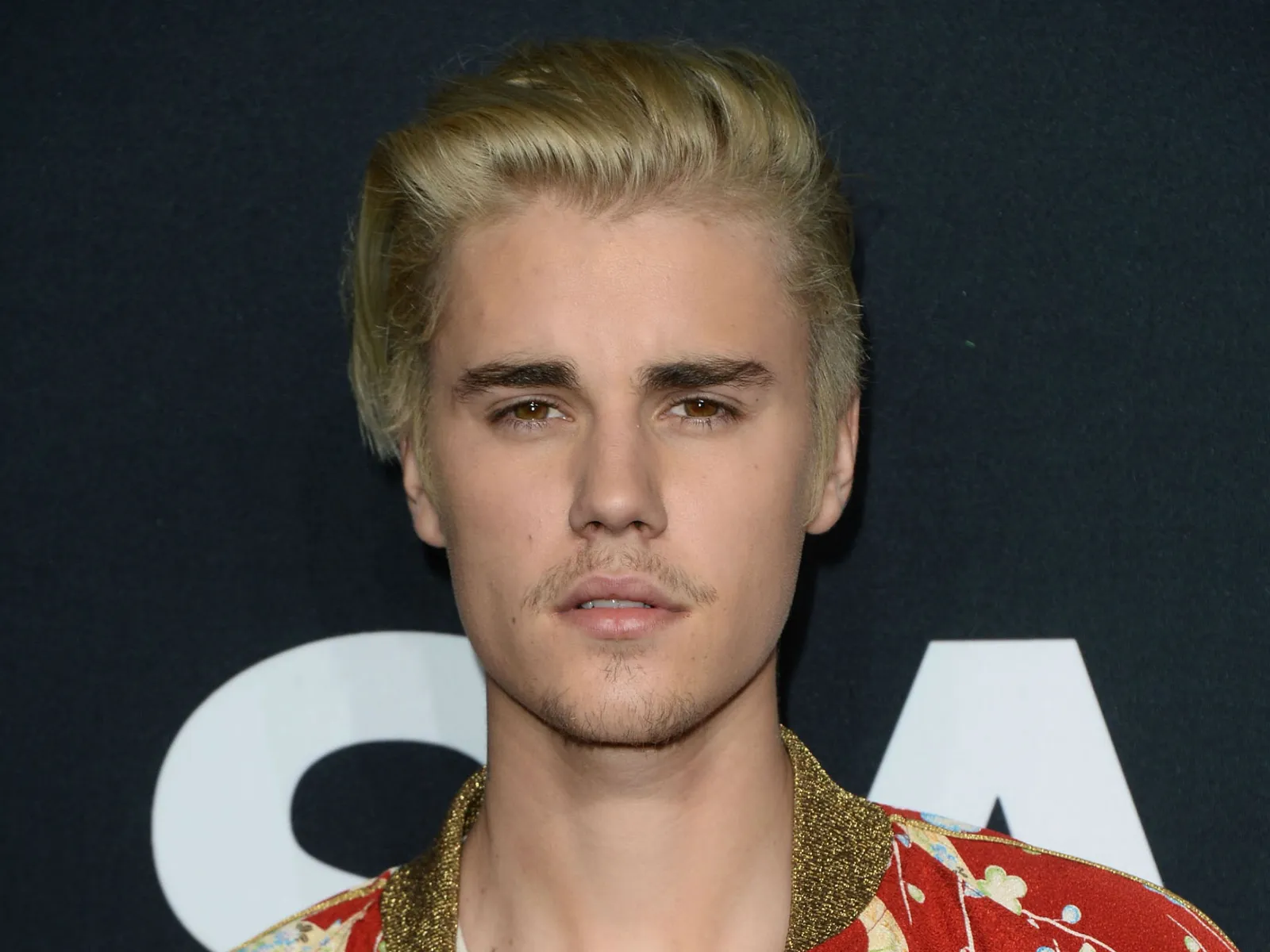Nggak Terima Pacar Barunya Diserang, Justin Bieber Malah Ancam Fans