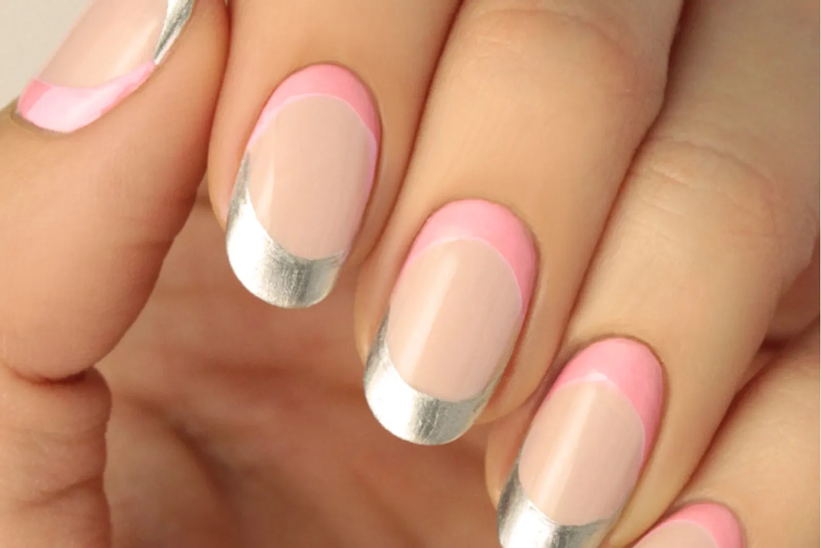 Inilah Tutorial  Silver Pink Modern Nail Art untuk Jemari Lebih Indah