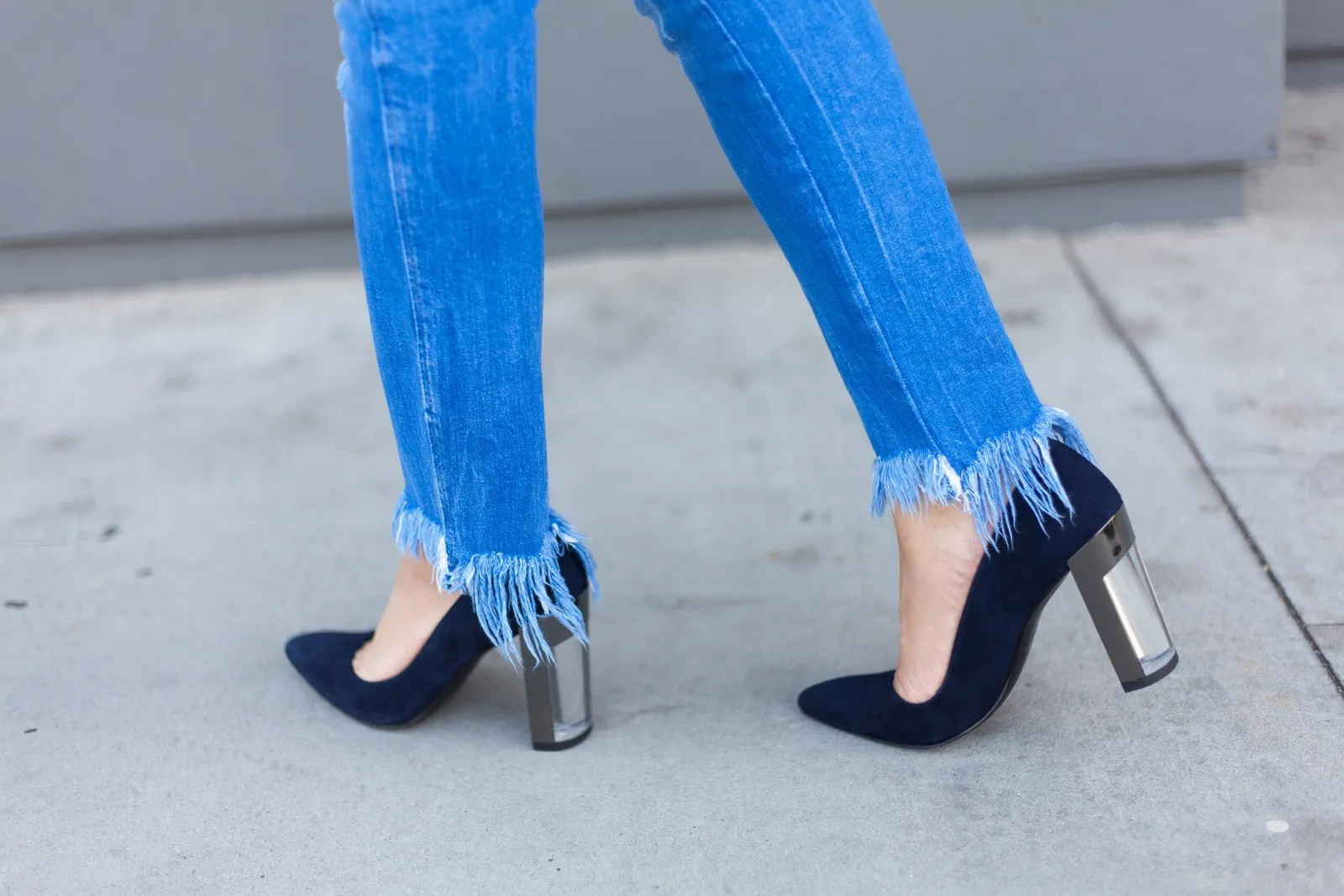 Sulap Celana Jeans Lama Kamu Jadi Lebih Trendi Dengan Ide DIY Fringe Denim