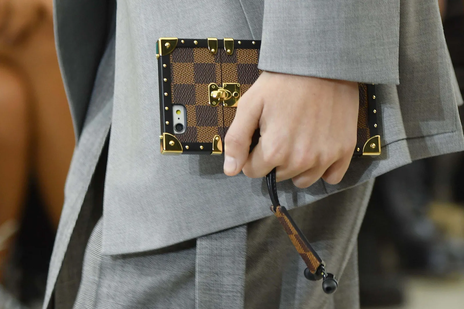 Casing HP Louis Vuitton ini Siap Mengalahkan Kerennya Tas Branded Kamu!