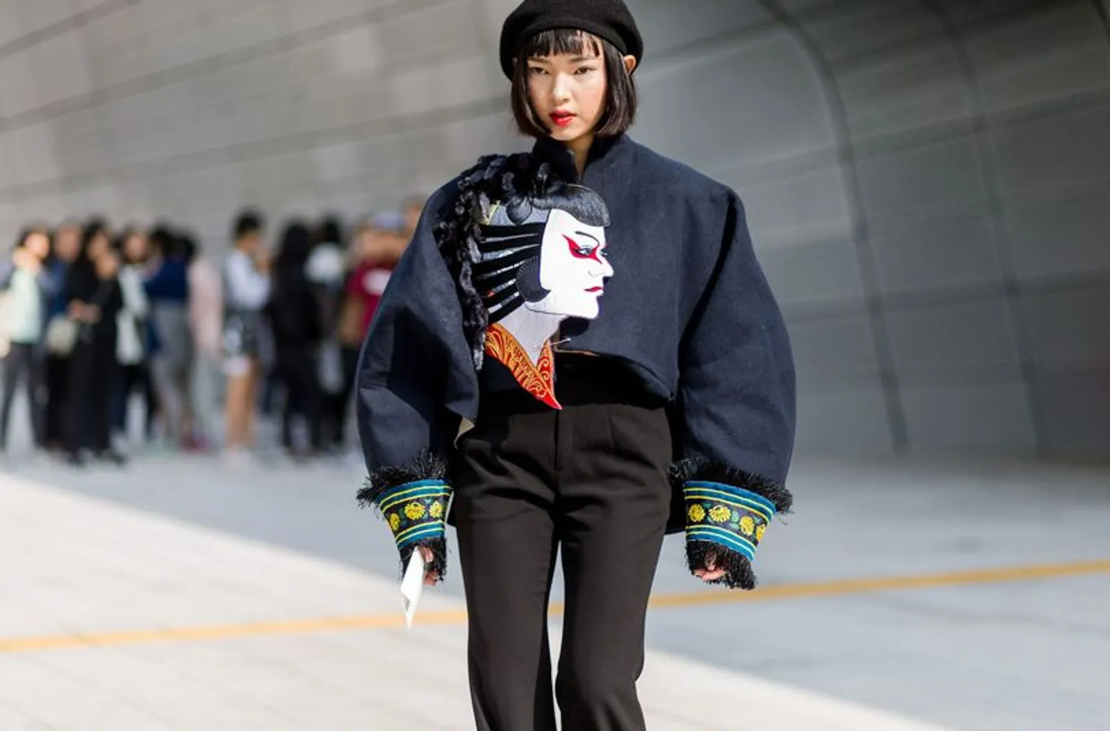 Statement Outerwear! Inspirasi dari Seoul Fashion Week Street Style