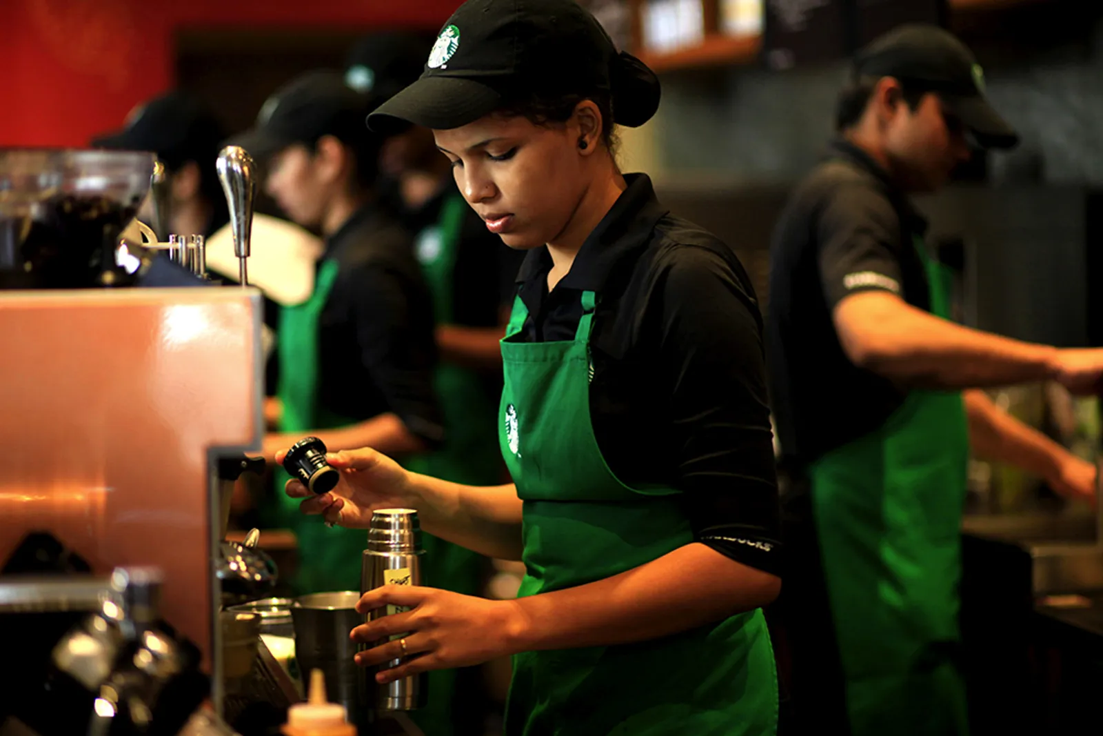 Ini 4 Fakta Unik Pengalaman Berkesan Barista Starbucks