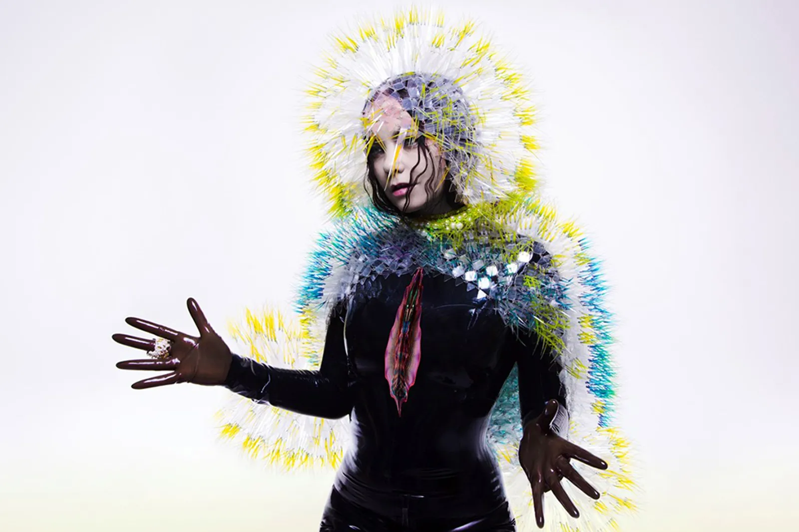 Di Usia Ke 51 Tahun, Björk Tetap Nyentrik: Ini 9 Fakta Menarik Tentangnya