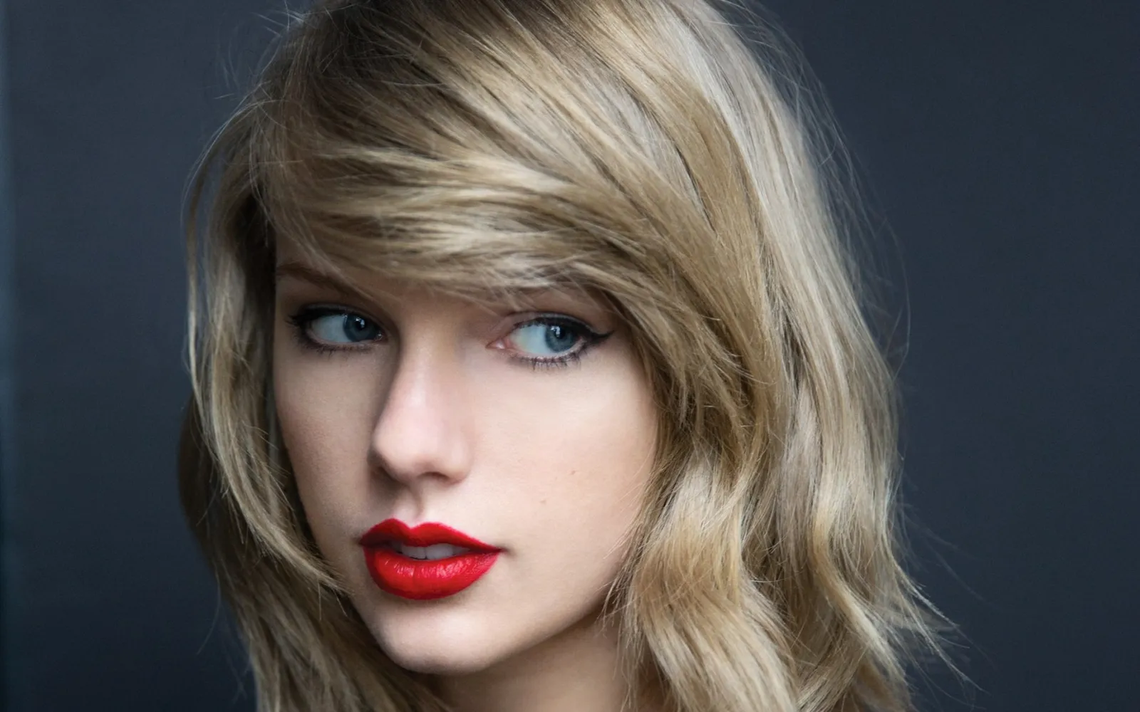 Dari Gaya Manis Hingga Grunge, Inilah Transformasi Taylor Swift