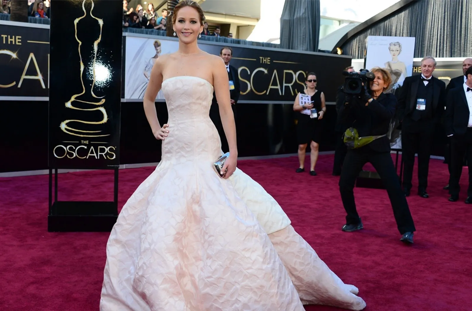 10 Momen Red Carpet Paling Ikonik Dari Jennifer Lawrence