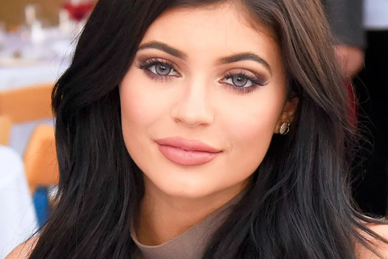 Kylie Jenner Awali 2017 dengan Meluncurkan Koleksi Palet Eyeshadow Terbaru