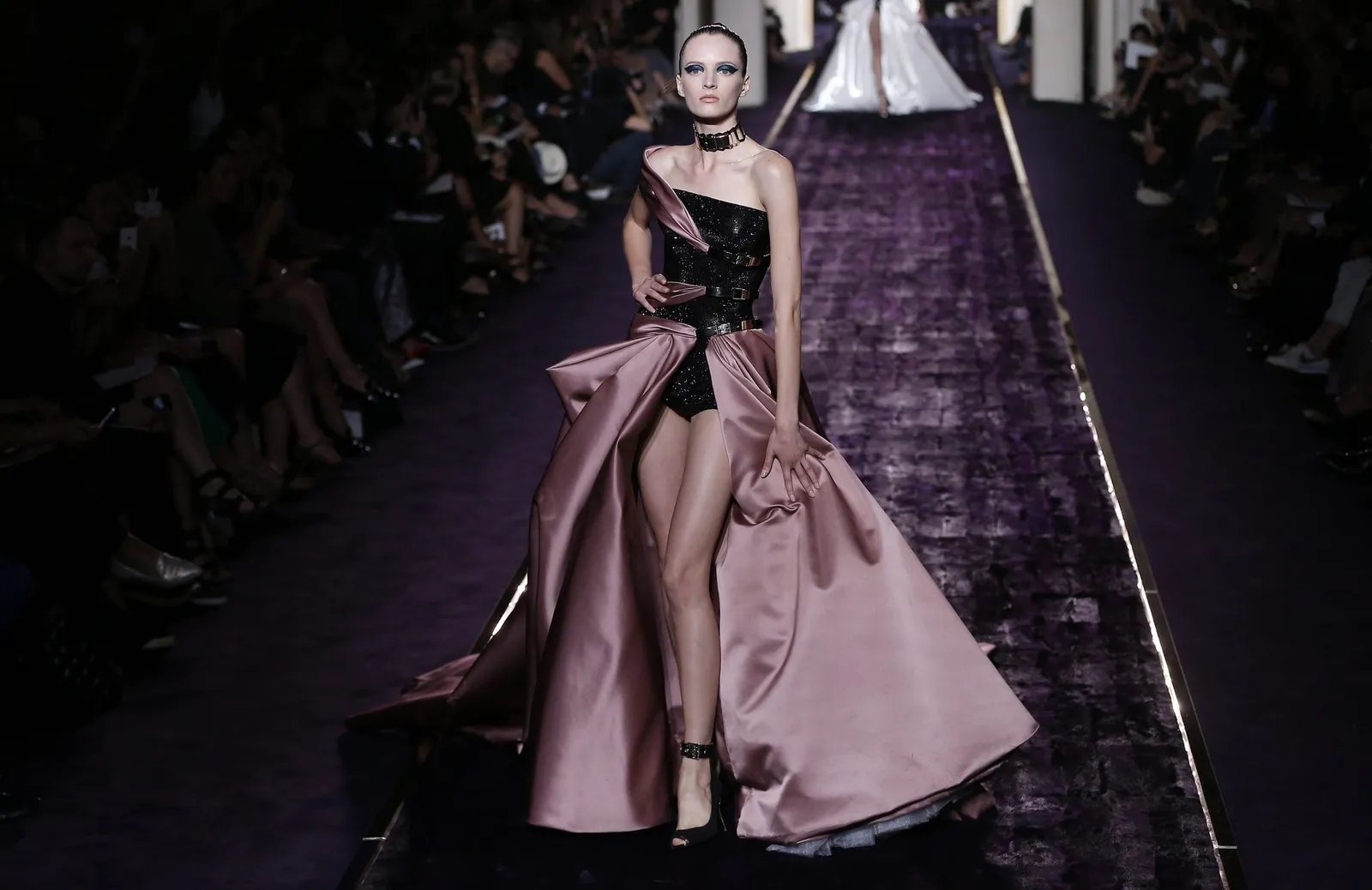 So Sad! Tahun ini Versace Tidak Akan Menggelar Show Couture