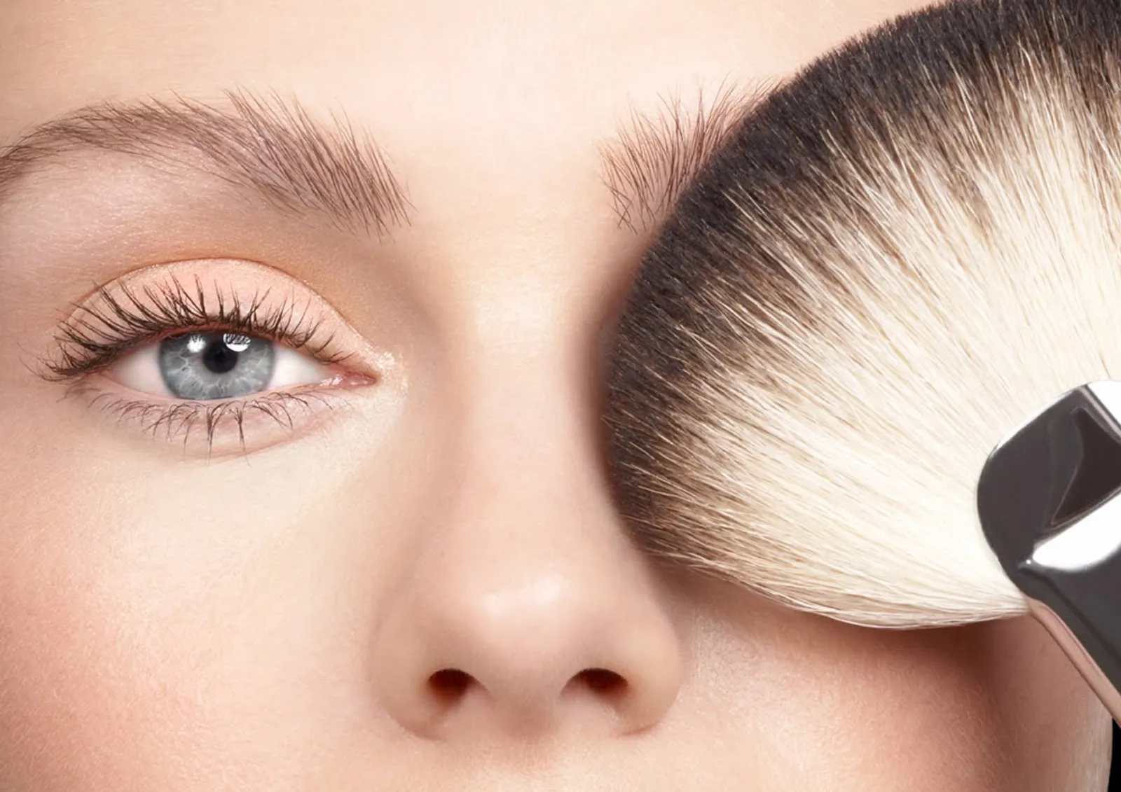 Tampil ala Selebriti dengan 5 Trik Makeup Mudah Ini