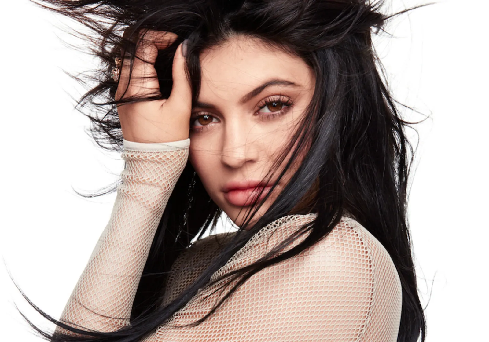 Luncurkan Lipstik Edisi Valentine,  Kylie Jenner Berikan Kejutan Lainnya