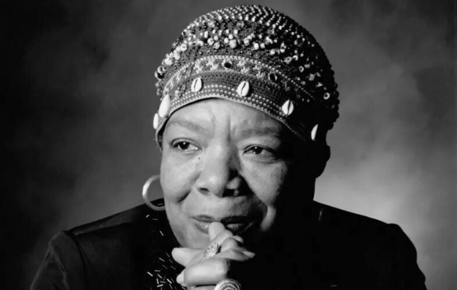Sebagai Perempuan Modern, Kamu Perlu Belajar 3 Hal Ini dari Maya Angelou