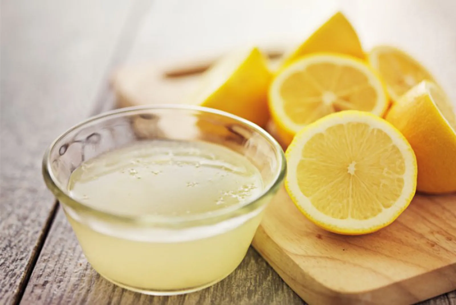 7 Alasan Kenapa Kamu Harus Minum Perasan Lemon Tiap Pagi