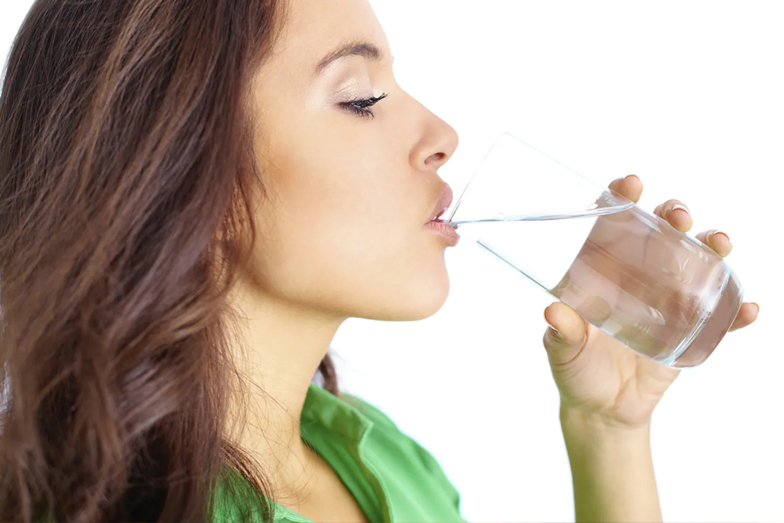 Ternyata Kamu Bisa Menurunkan Berat Badan Hanya dengan Rutin Minum Air Putih Lho