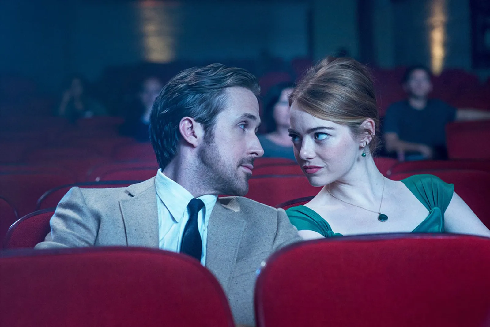 5 Alasan Mengapa Kencan Pertama di Bioskop Ide yang Buruk