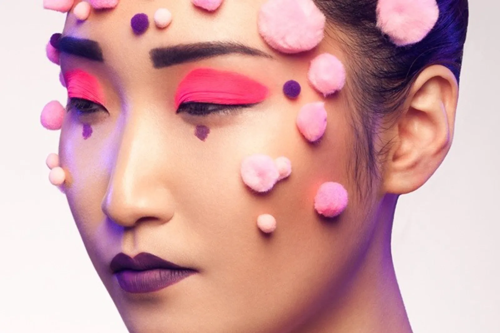 Unik! Makeup Pom-Pom jadi Tren Di Media Sosial
