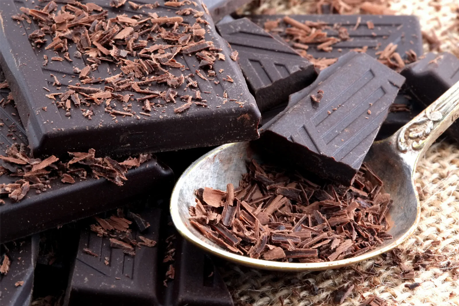 4 Manfaat Ajaib dari Si Cokelat Hitam untuk Kesehatan Tubuh
