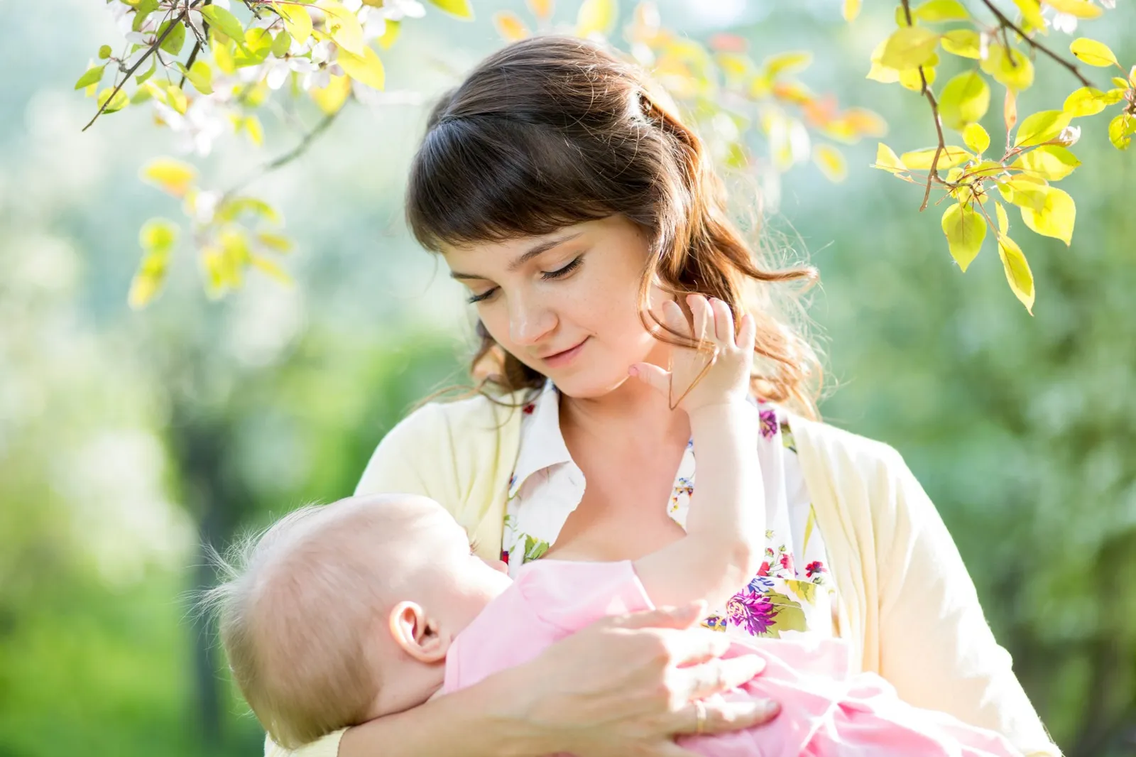  Nggak Cuma untuk Anak, Ini 11 Manfaat Menyusui Bagi Ibu