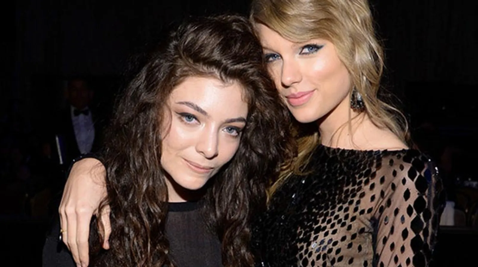 Bersahabat, Lorde Mengaku Repot Jalan Bareng Taylor Swift
