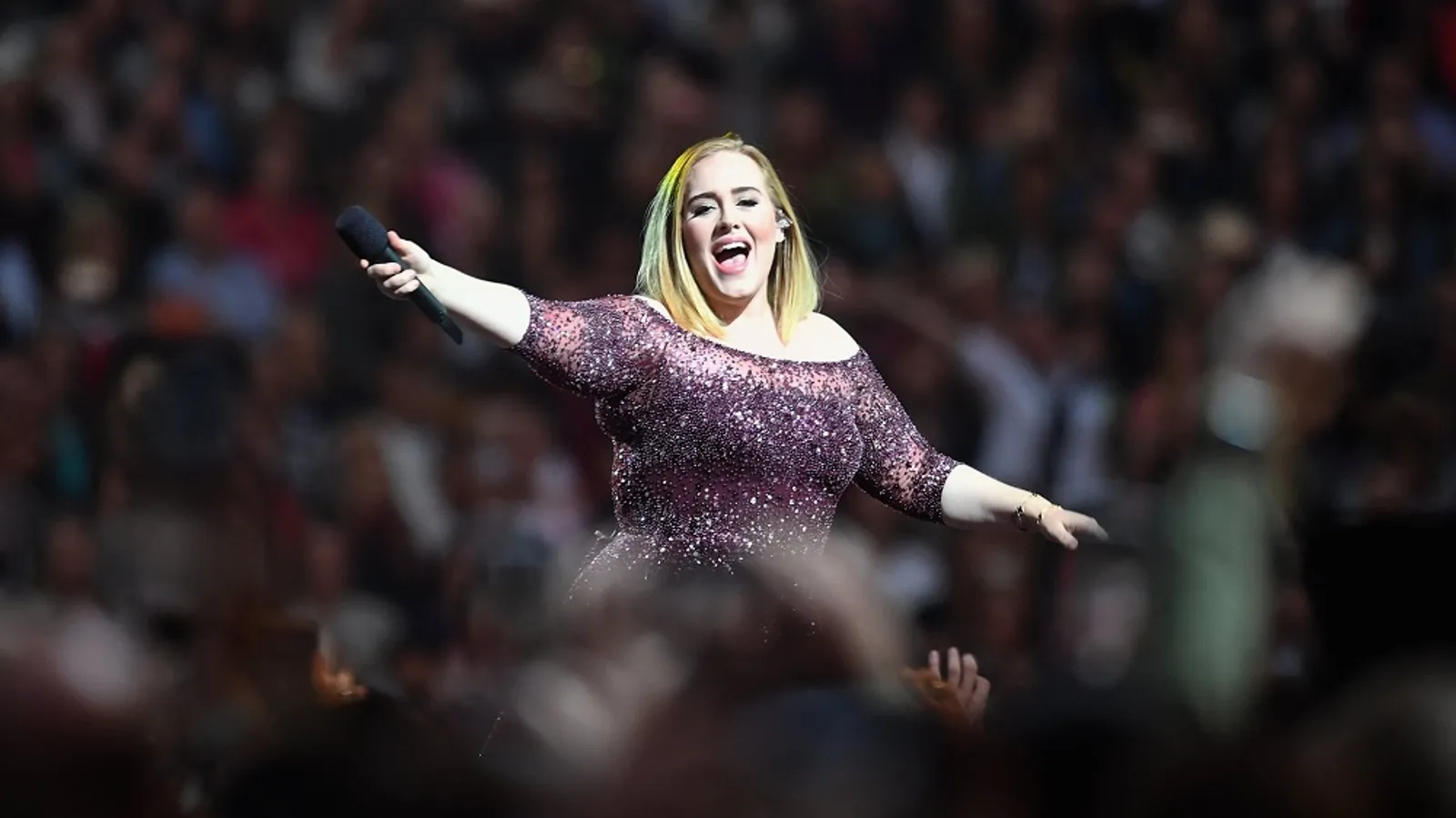 Tinggal 2 Pertunjukan, Adele Justru Batalkan Konser Dunianya