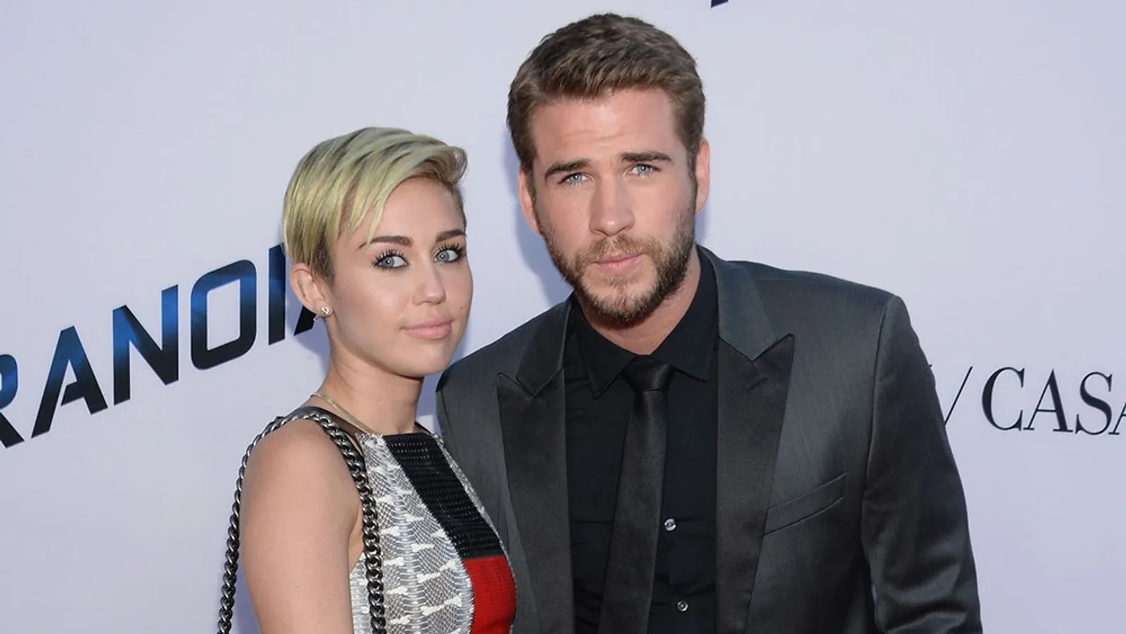 Simak Kemesraan Miley Cyrus dan Liam Hemsworth di Instagram