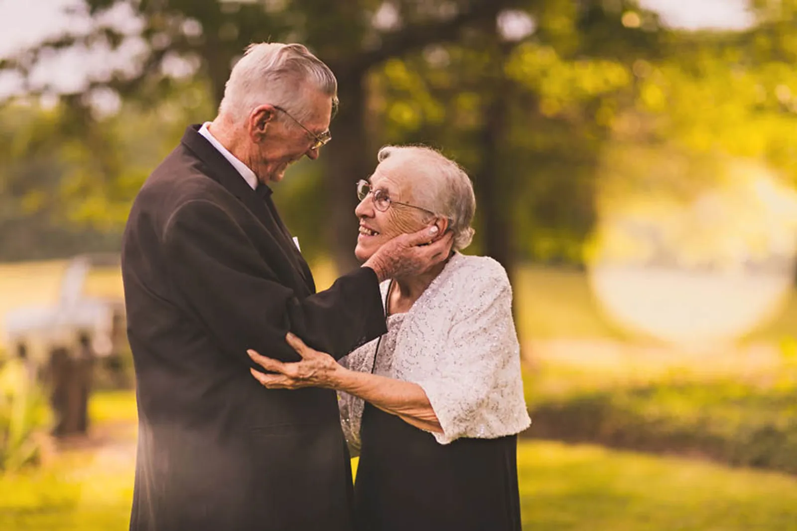 65 Tahun Menikah, Pasangan Ini Rayakan dengan Cara Romantis