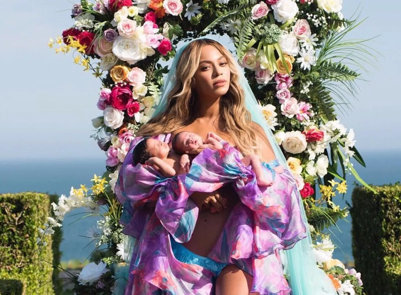 Sebulan Setelah Melahirkan, Beyonce Pamer Foto Bersama Bayi Kembar