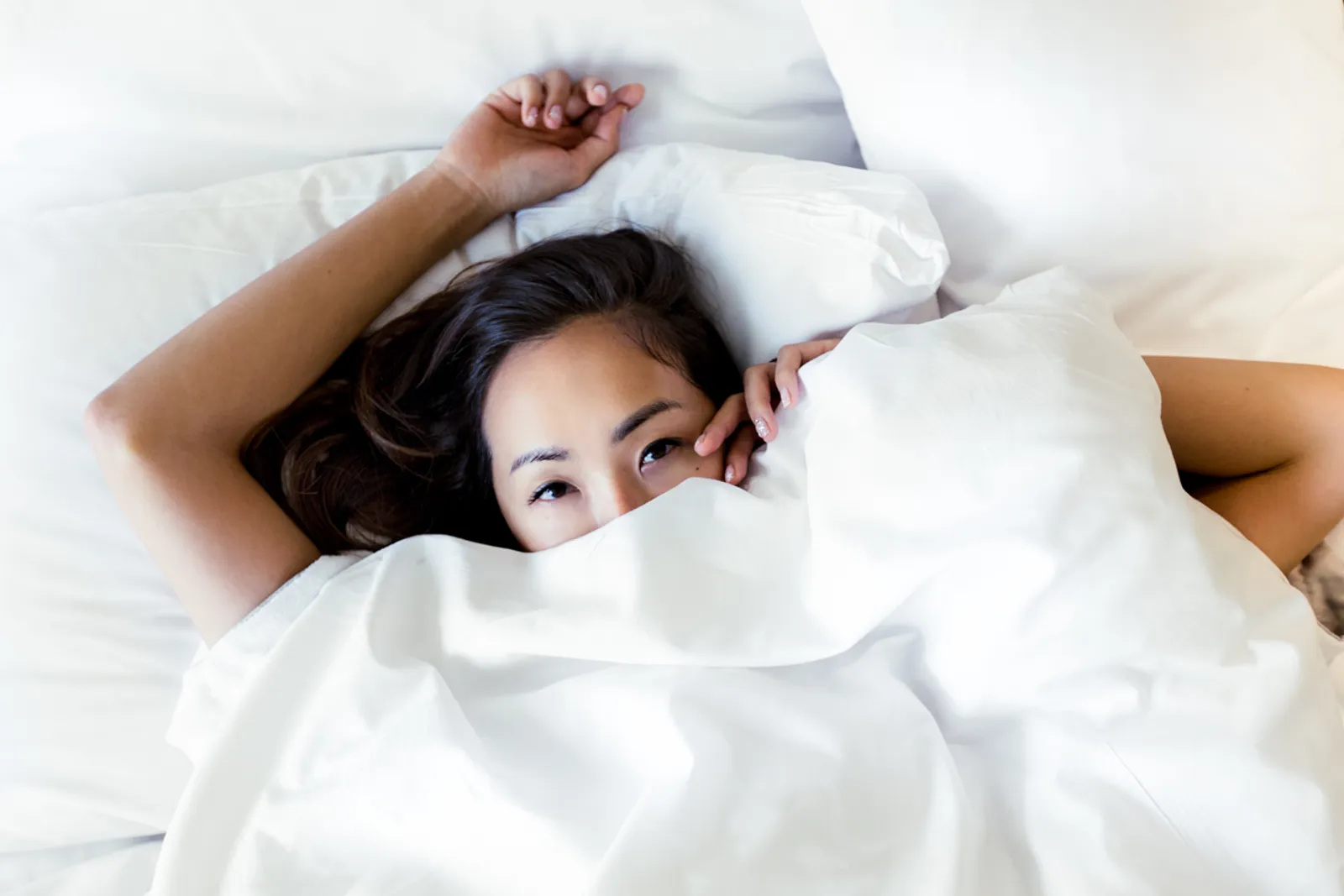 5 Hal Buruk yang Terjadi Jika Lupa Bersihkan Wajah Sebelum Tidur