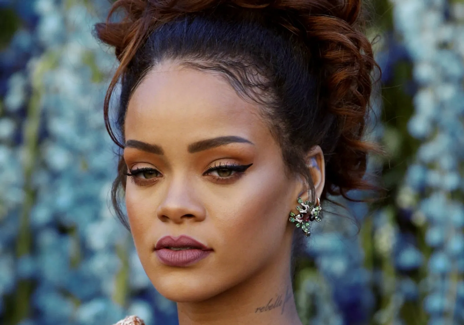 Resmi! Rihanna akan Rilis Kosmetik Fenty Beauty Bulan Depan