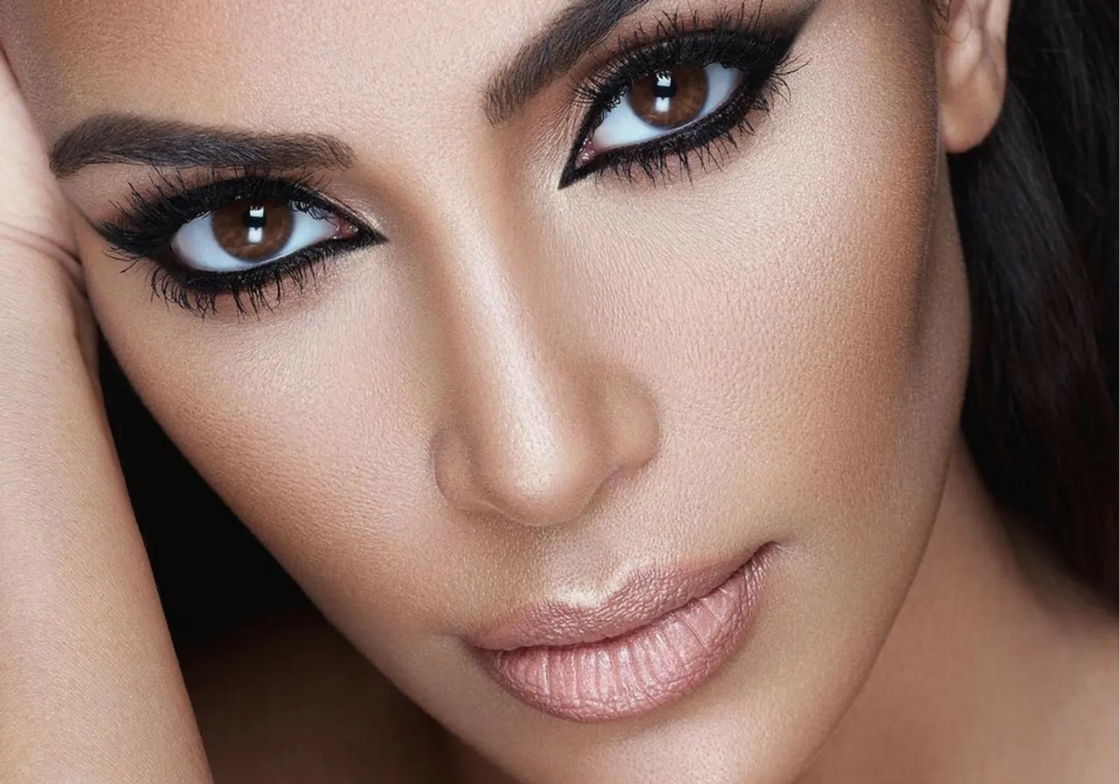 Kembangkan Bisnis, Kim Kardashian Kembali Rilis Kosmetik