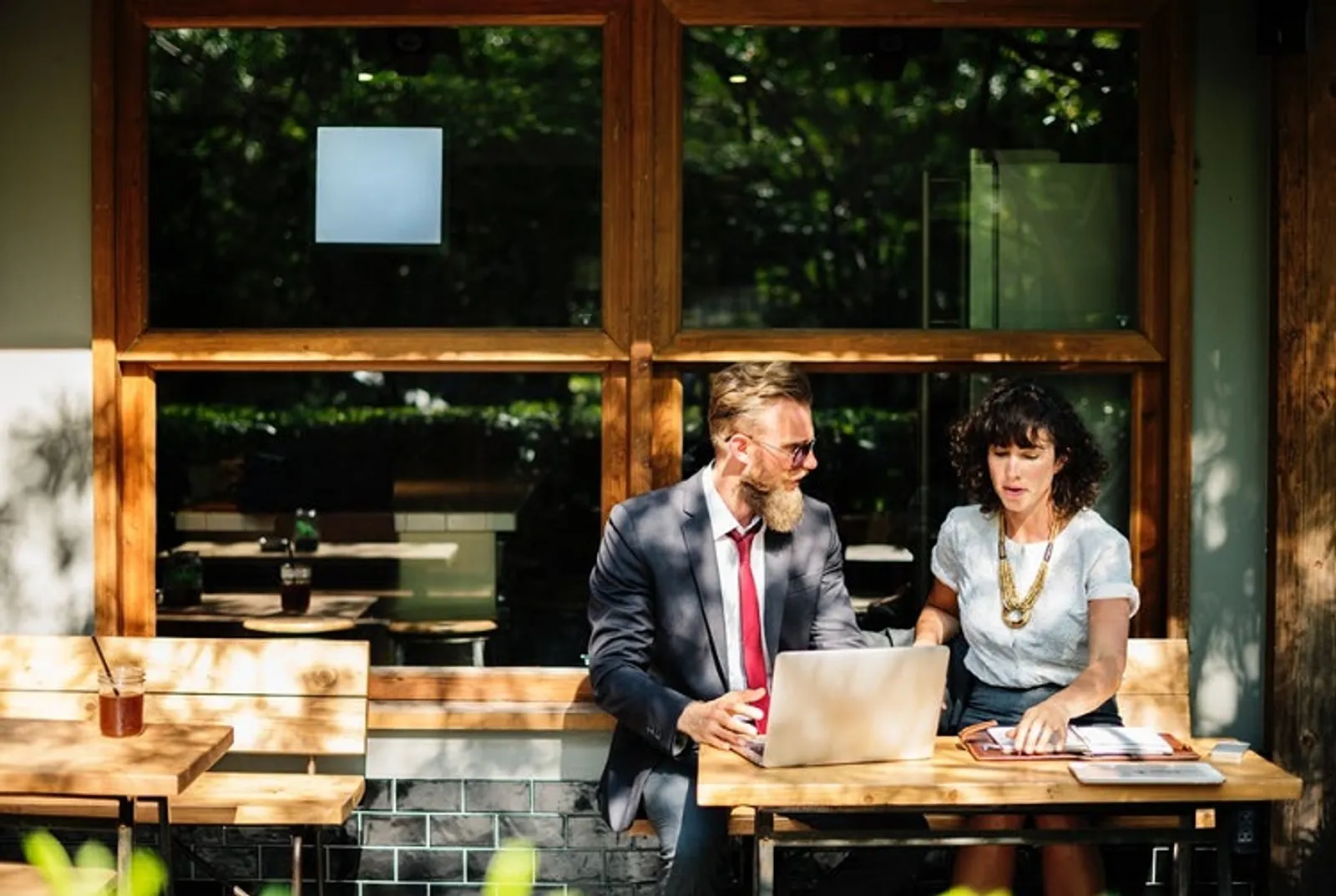 10 Kebiasaan yang Dapat Menghancurkan Hubungan Bisnis