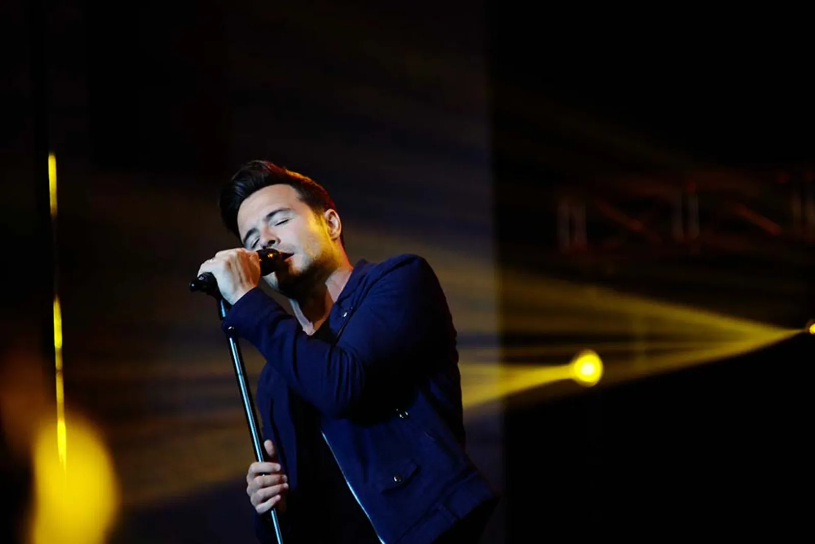 Simak Cerita Seru Liputan Konser Shane Filan di Bandung