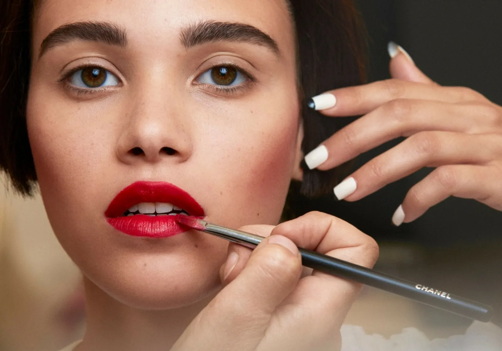 4 Tips dan Trik Membuat Lipstik Lebih Tahan Lama