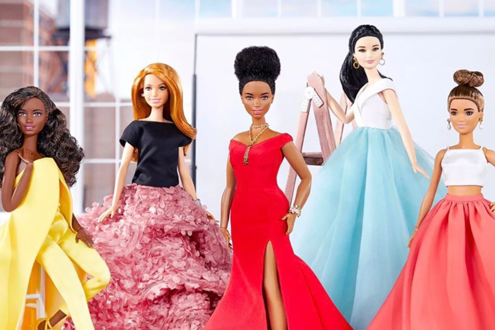 Gunakan Tema Diversity, Desainer Ini Hadirkan 5 Barbie Cantik