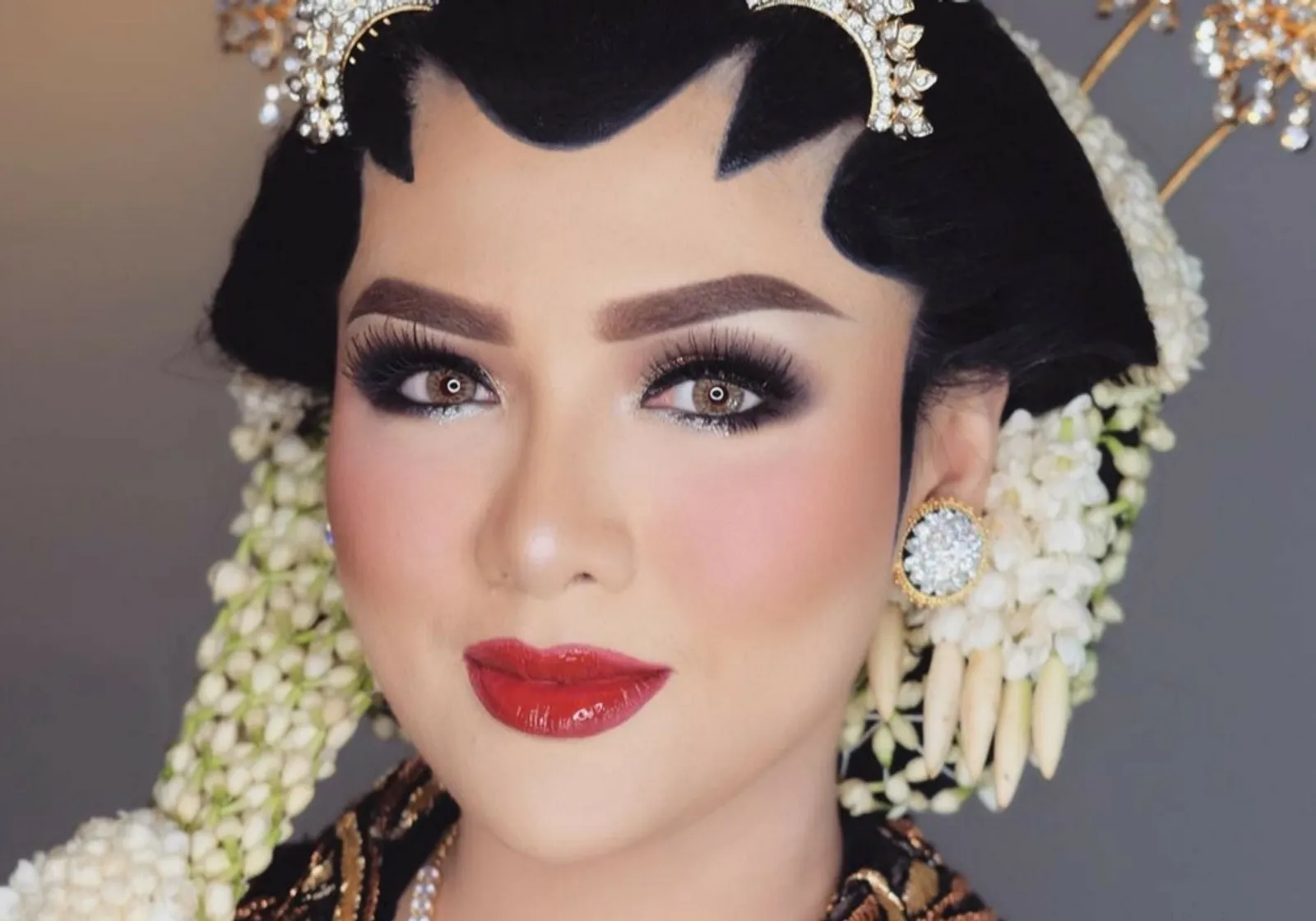Cantiknya Vicky Shu dengan 5 Warna Lipstik yang Layak Ditiru