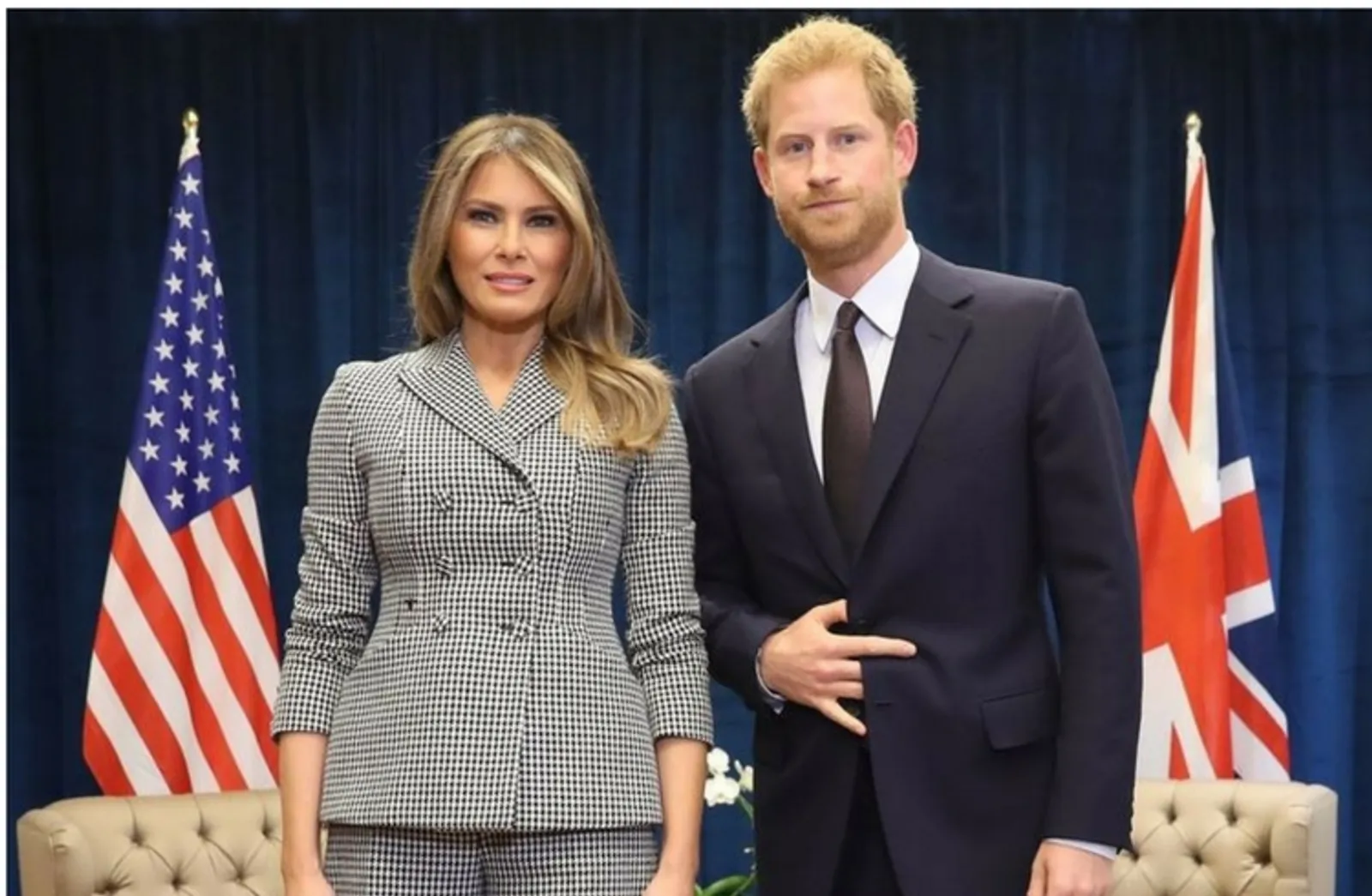 Bedanya Ekspresi Wajah Pangeran Harry Saat Bertemu Melania Trump dan Michelle Obama