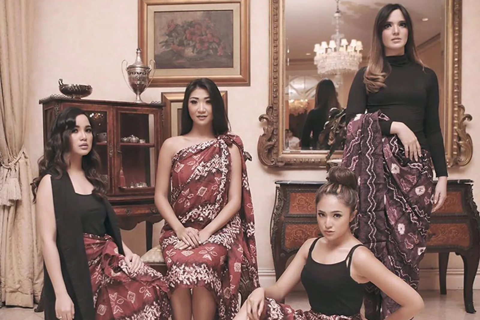 #PopbelaOOTD: Bukti Kalau Girl Squad Bangga Pakai Batik