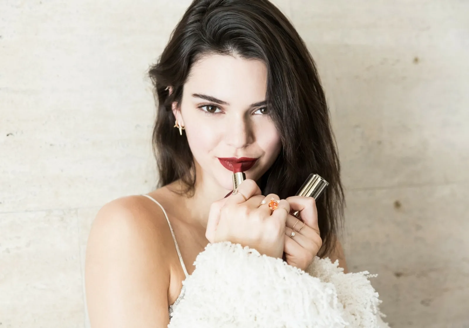 Ingin Cantik a la Kendall Jenner? Coba Rangkaian Lipstik Terbaru Ini