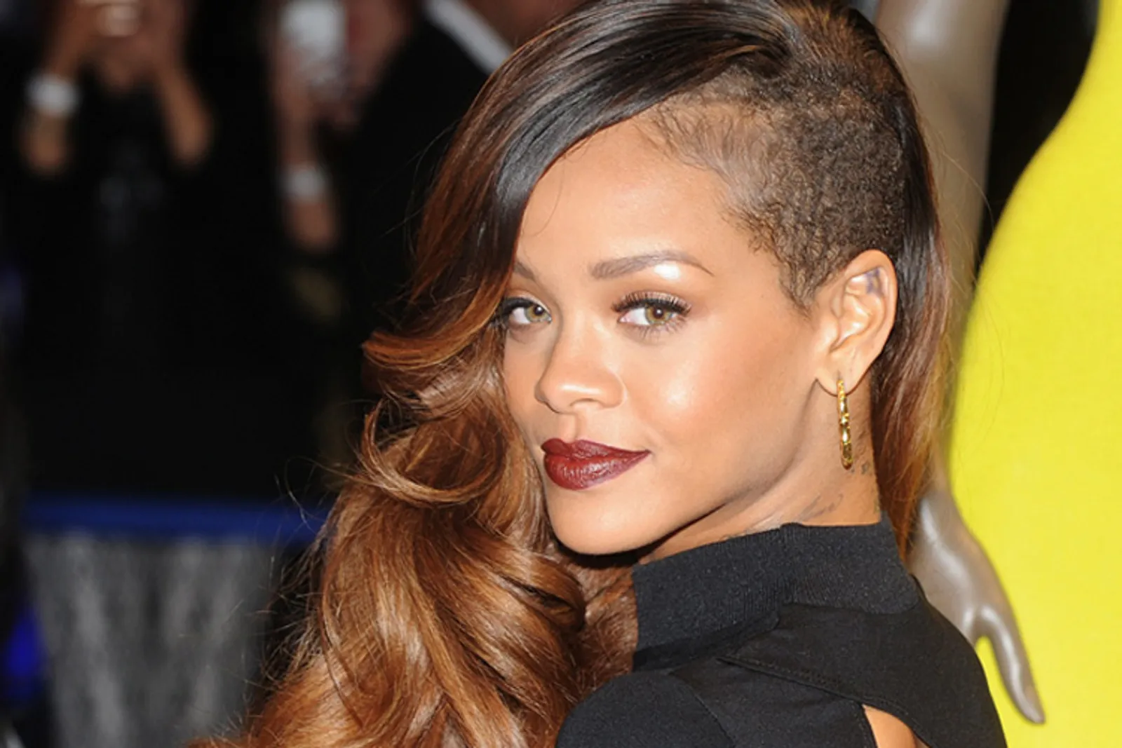 Cocok untuk Si Sawo Matang, Ini Warna Rambut Rihanna yang Bisa Jadi Inspirasi