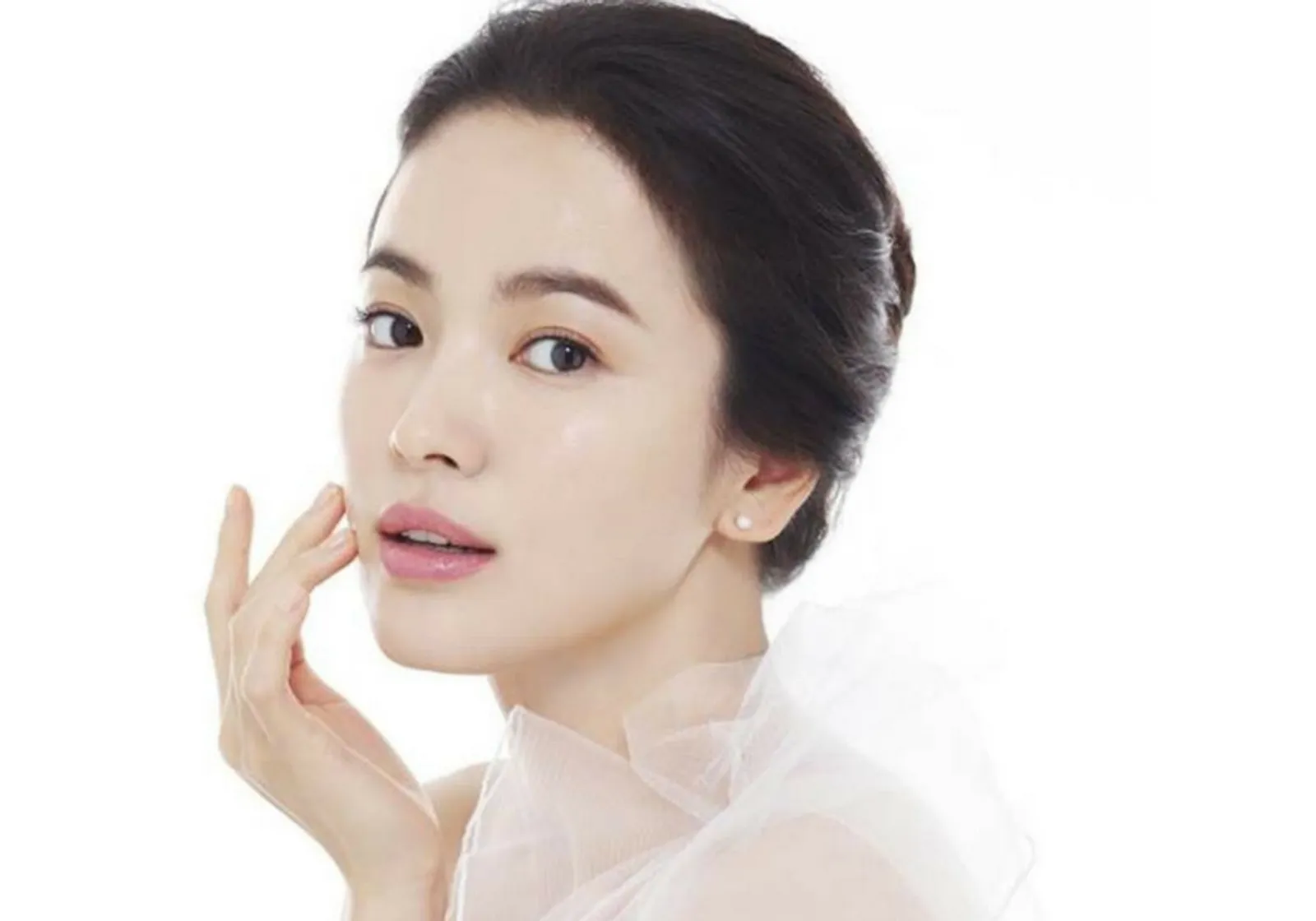 9 Pesona Anggun Song Hye Kyo dari Kecil Hingga Telah Menikah dengan Song Joong Ki