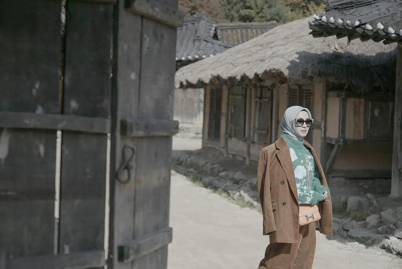 Berlibur ke Korea, Gaya Hijab Laudya Cynthia Bella Modis Abis