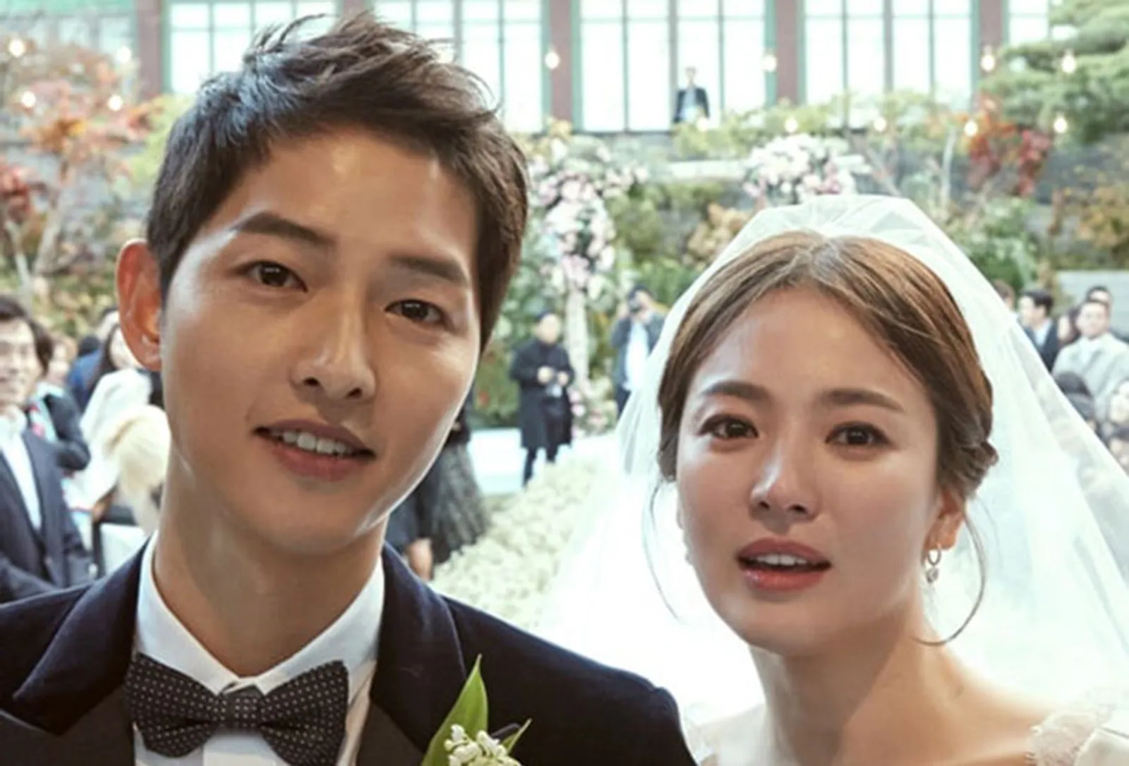 Ups! Ini yang Buat Netizen Marah di Pernikahan Song Joong Ki - Song Hye Kyo