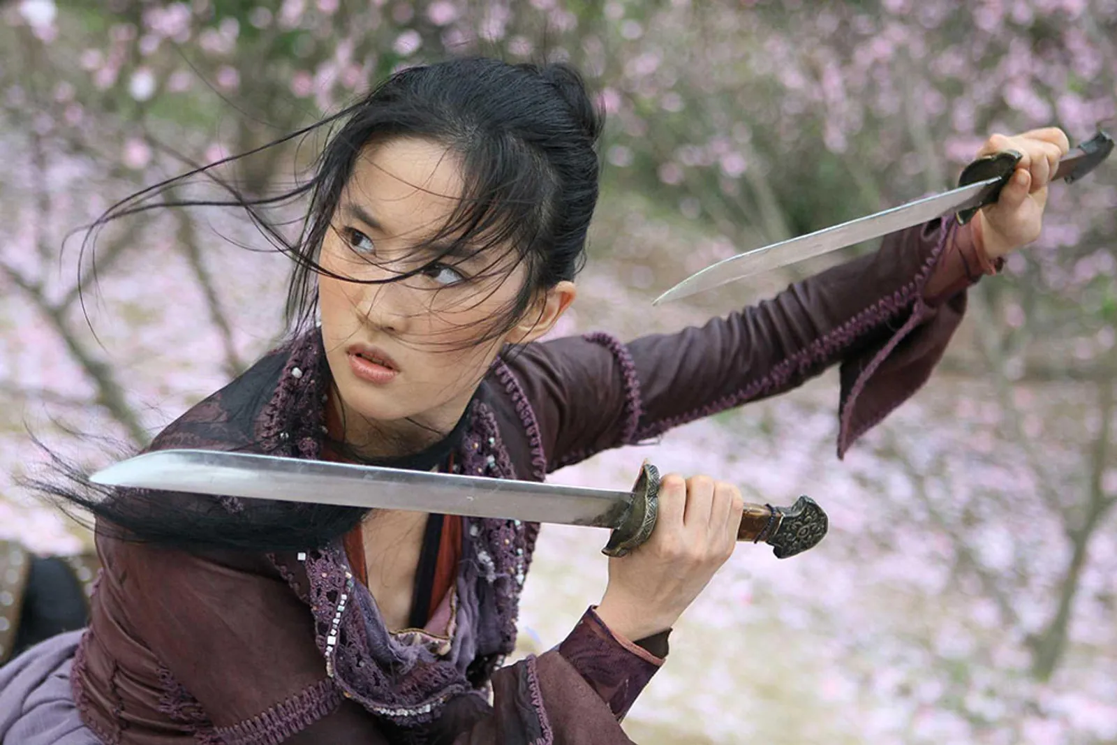 Terpilih Perankan Tokoh Mulan, Aktris Asal Tiongkok Ini Kalahkan 1.000 Kandidat!