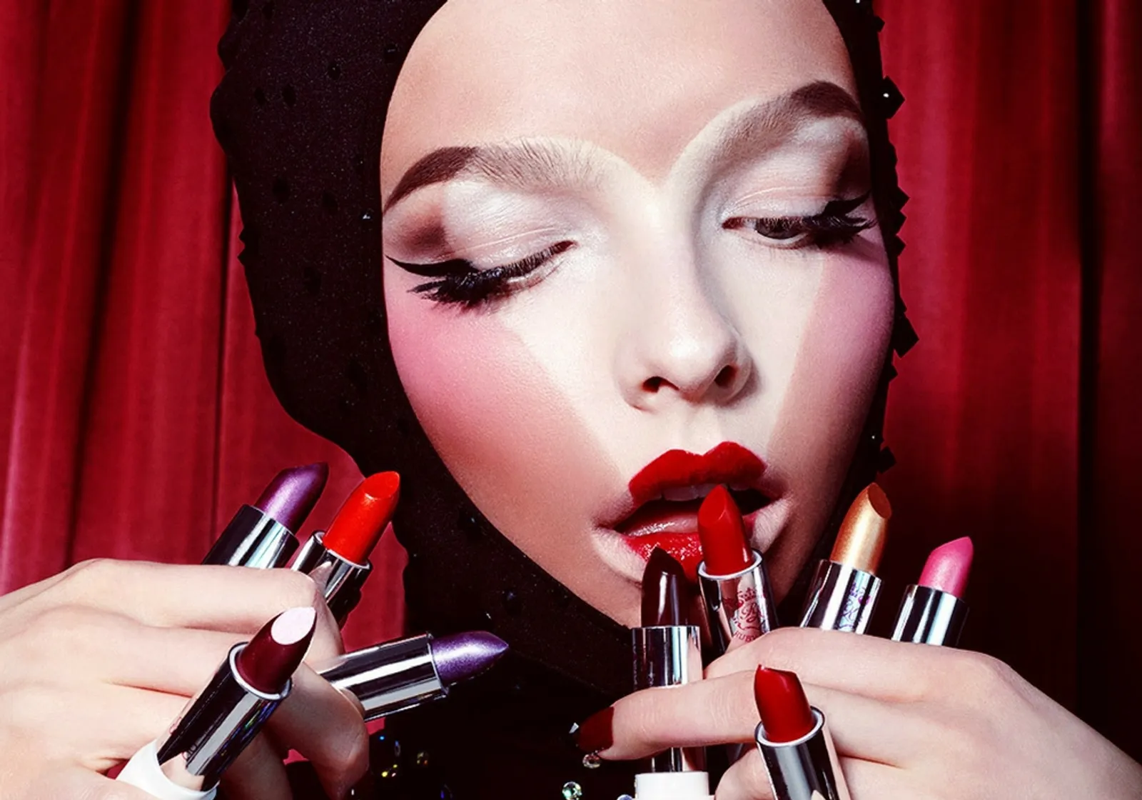 Nggak Hanya untuk Bibir, Ini 8 Fungsi Lain dari Lipstik