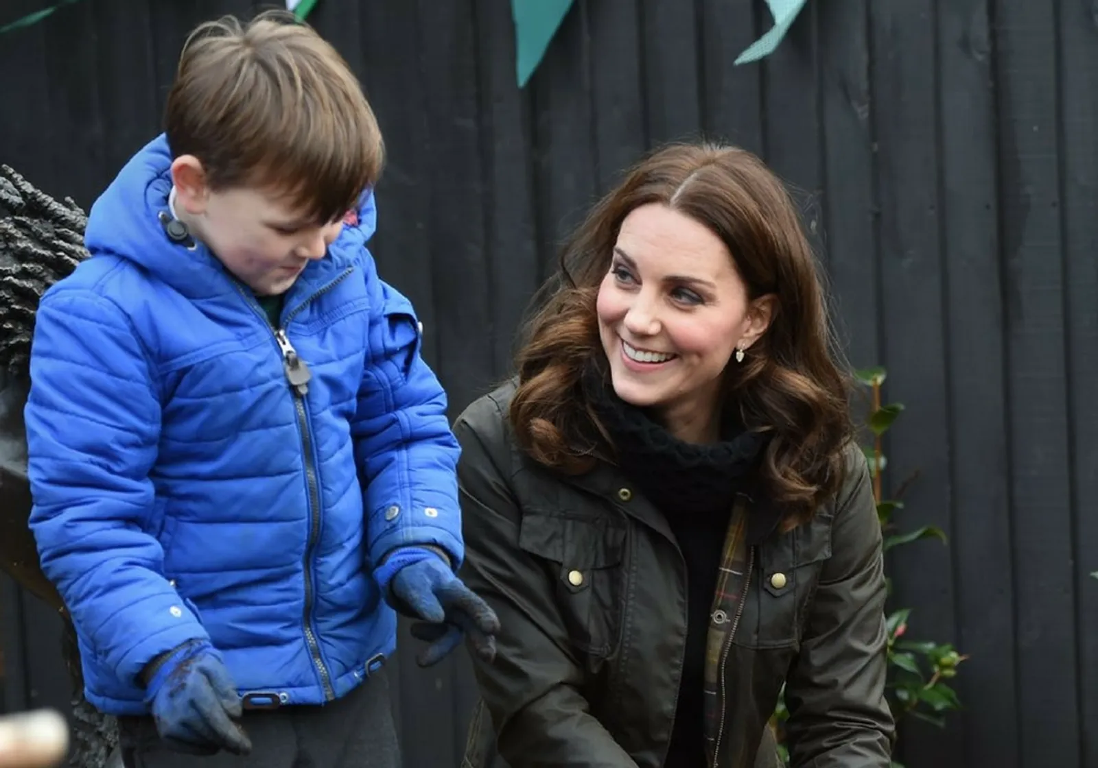 Anggun! Potret Kate Middleton Bersama Anak-anak yang Bikin Meleleh