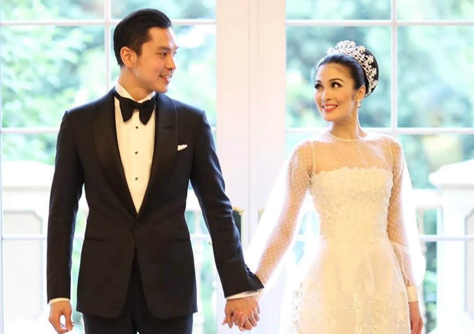 Deretan Selebriti Indonesia yang Memilih Menikah di Luar Negeri
